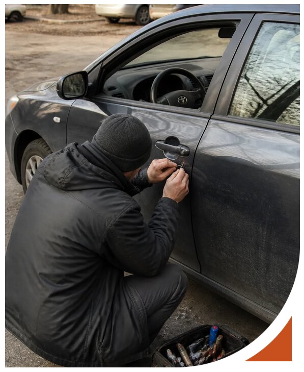 Профессиональное вскрытие автомобиля Тойота без повреждений в Елизове